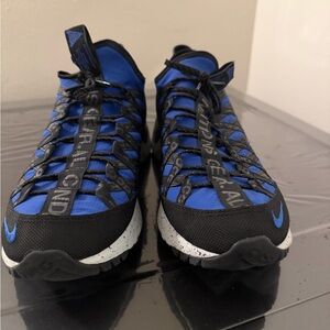 Nike ACG Size 11 Men’s Royal Blue and Black Hiking Sneakers